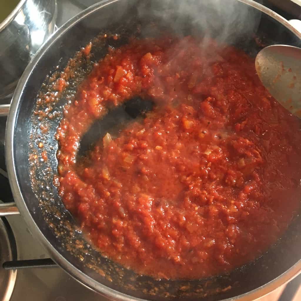 prosciutto sugo streak in the pan
