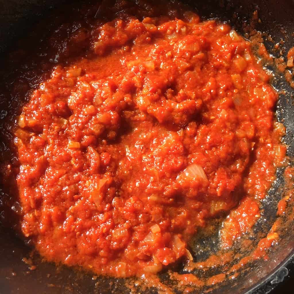 Prosciutto sugo red pasta ready to eat