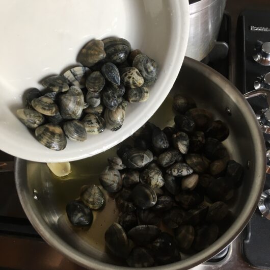 cooking steps for Spaghetti with clams pasta also known as Spaghetti alle vongole)