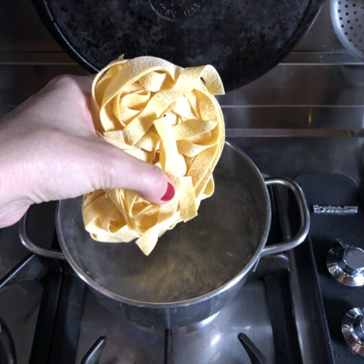 adding pappardelle pasta to the boilingwater