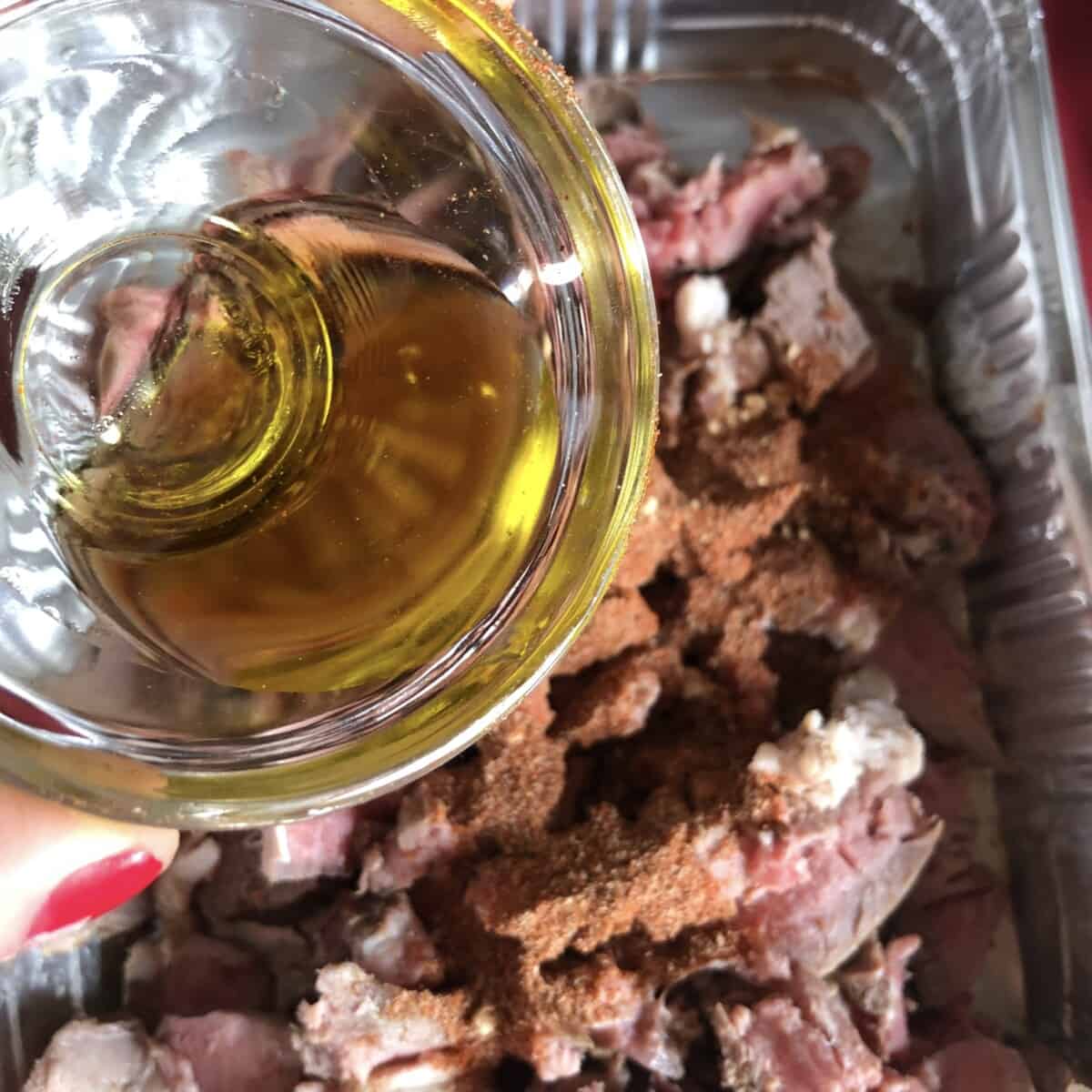adding oil to the beef