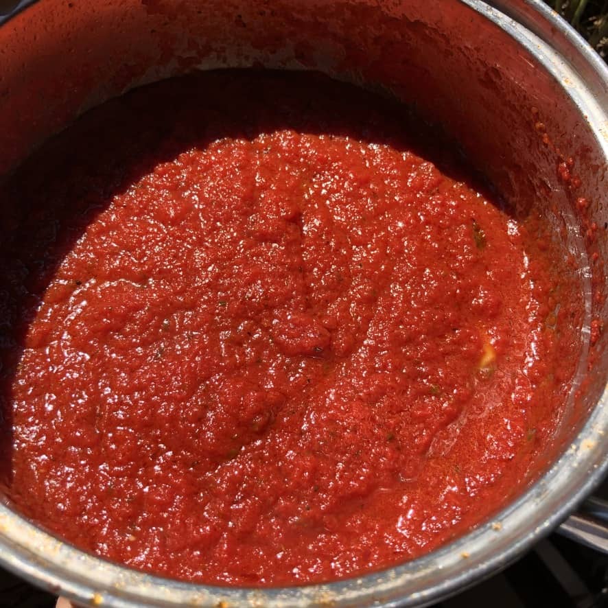 Thick tomato passata pizza sauce.