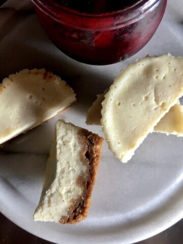 Mini vanilla bean cheesecake with Biscoff cookie crust topped with homemade wild berry sauce, easy no bake cheesecake recipe for individual desserts.